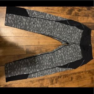 Patterned cropped athleta leggings
